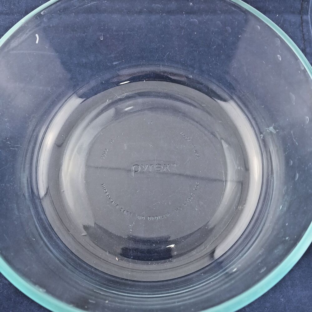Pyrex 7203 7-Cup Round Glass Food Storage Bowl w/ 7402-PC Royal Blue Lid Cover